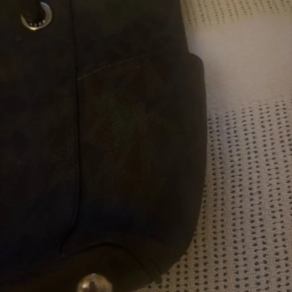 Michael Kors Black Shoulder Bag. Not New.. only worn about 2 times.. - Picture 8 of 8